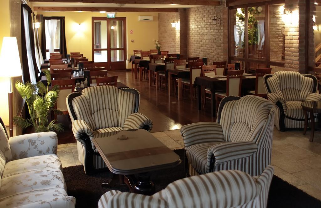 Brill Hotel Bekescsaba Dış mekan fotoğraf